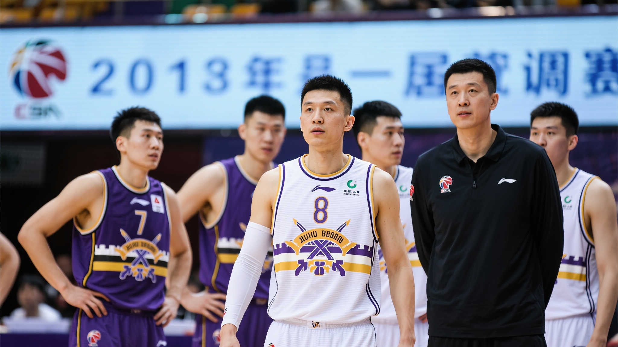 北控男篮续约新进展!多名球员合同到期离队,张庆鹏全面升级阵容 在CBA联赛中,球队的阵容调整总是备受关注,尤其是
